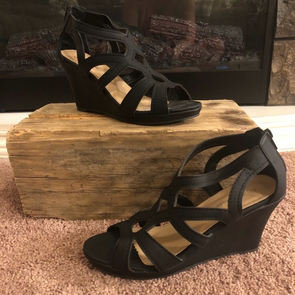 TOP Moda Shoes - Brand new black wedges